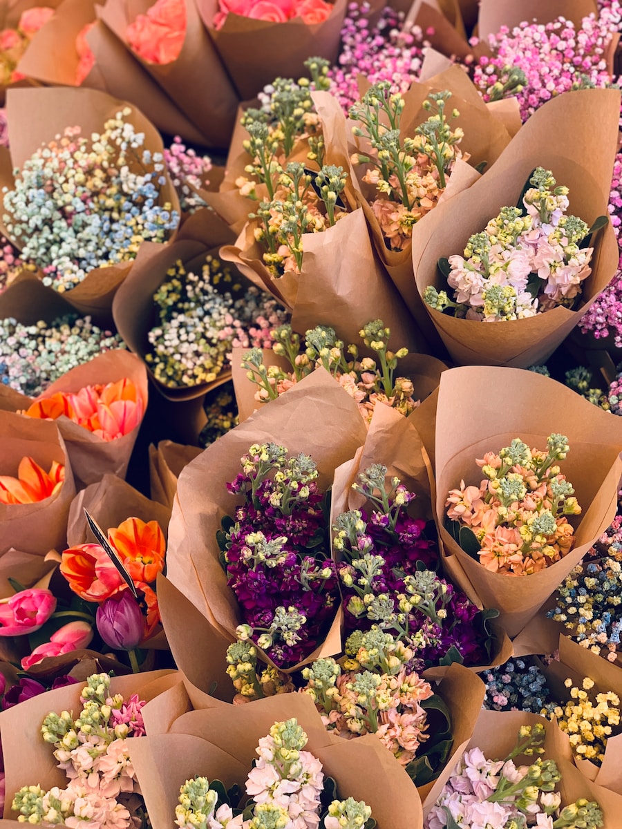 assorted-color flower bouquet lot
